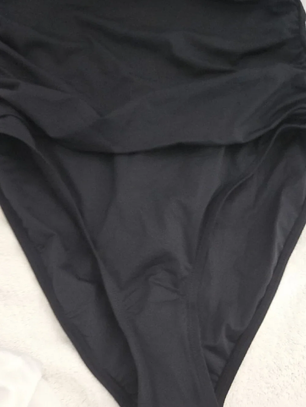 NEW La Blanca Island Goddess Black And White Ruffled One Piece Swimsuit.